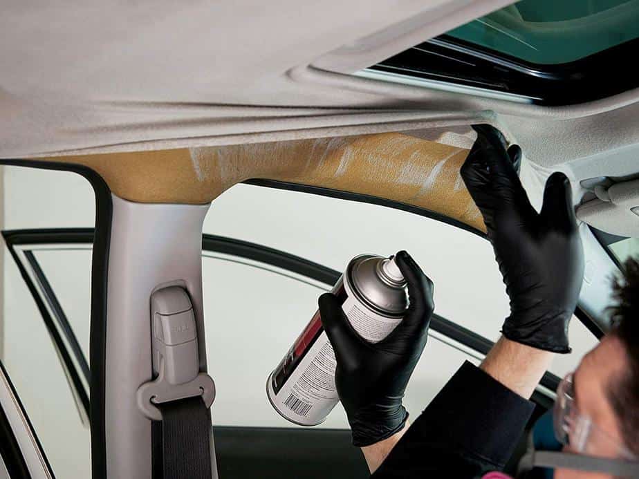 Cómo reponer la tela del revestimiento del techo de un vehículo